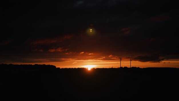 Le coucher de soleil rouge et l'équilibre