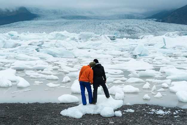 Le contexte du rêve de marcher sur de la glace claire