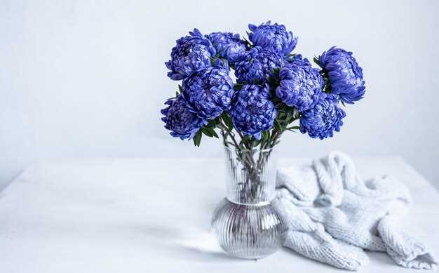 La symbolique des pots de fleurs bleus