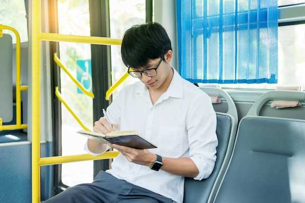 Le symbolisme d'un bus blanc rempli de personnes dans les rêves