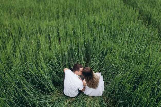 Le message caché derrière l'action de se cacher dans les hautes herbes